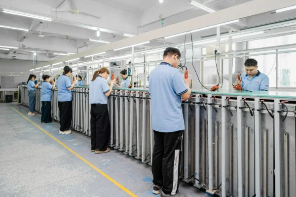 Automated and semi-automatic assembly line for outdoor lighting manufacturing