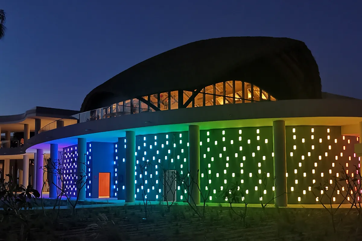 Commercial landscape and hardscape lighting