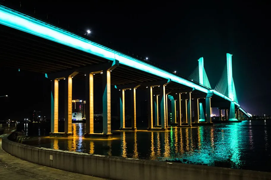 Road bridge and tunnel infrastructure lighting