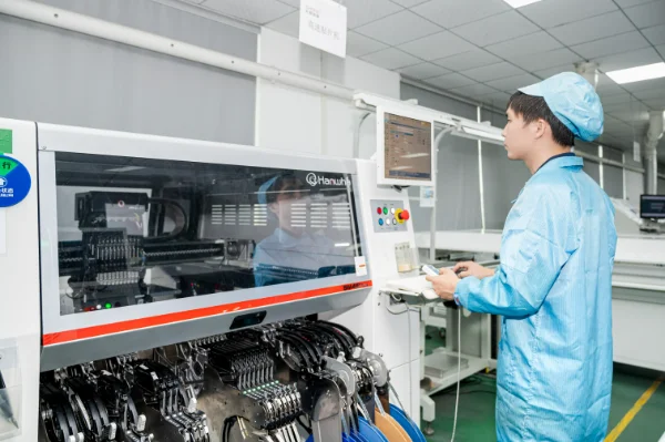 SMT cleanroom production from solder paste printing to reflow soldering for lighting electronics