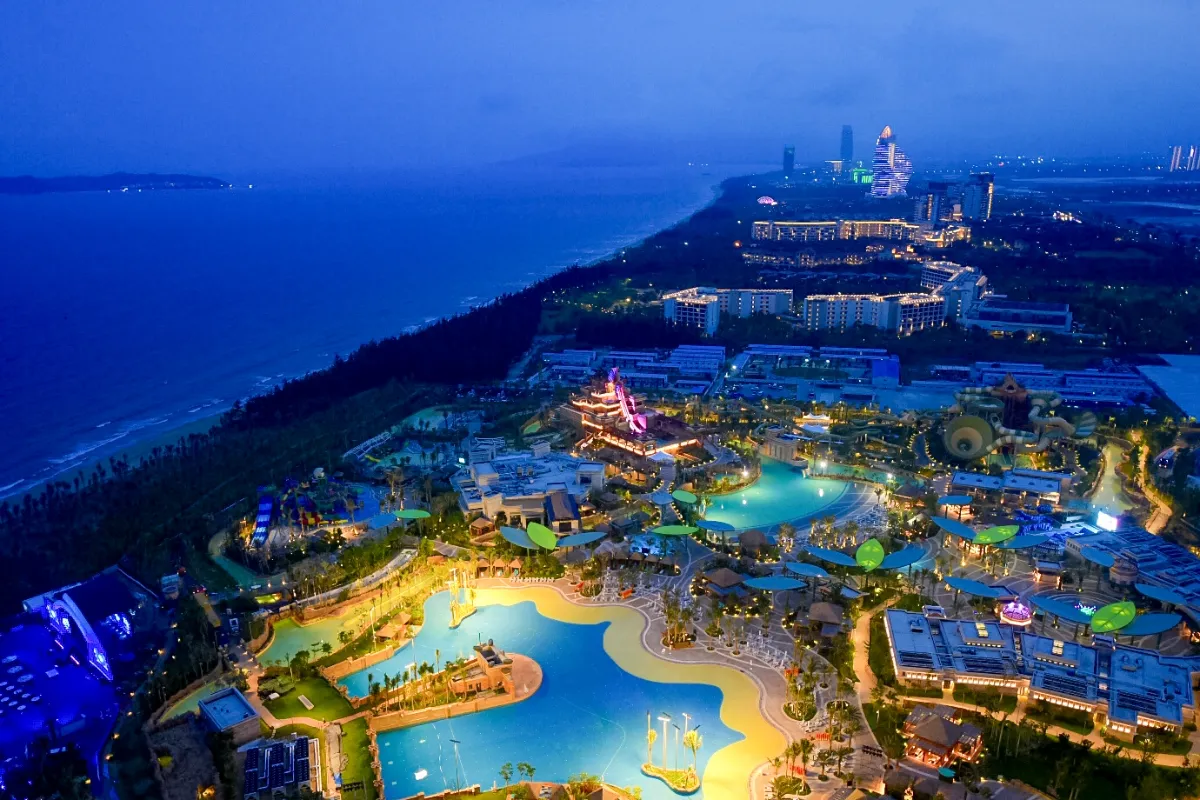 Theme park and monument landmark lighting