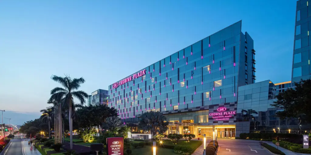 Creating Iconic Hotel Exteriors with Strategic Linear Light Design-3-Crowne Plaza Guangzhou Huadu