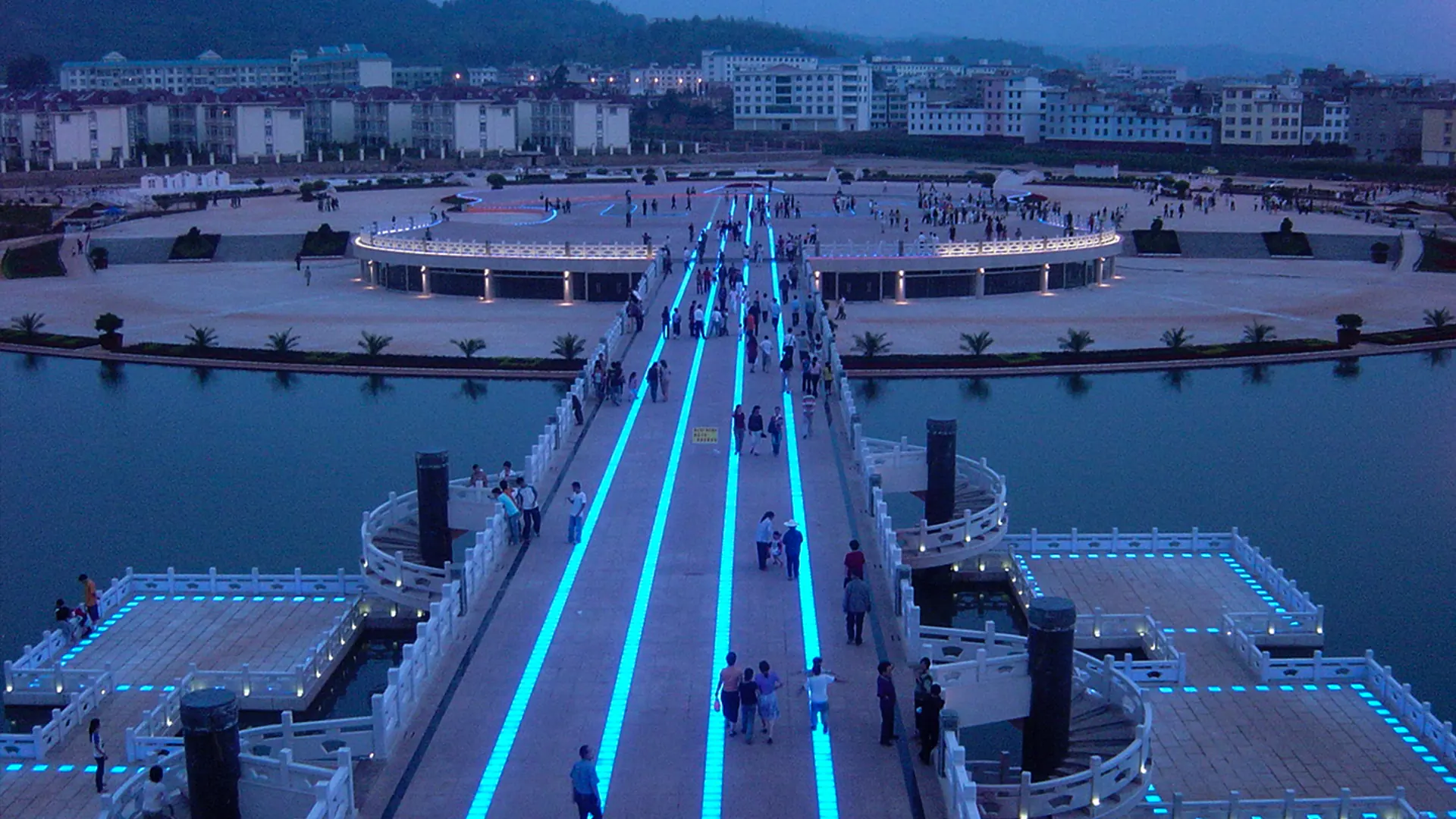 LED brick and paver lights for commercial hardscape design support
