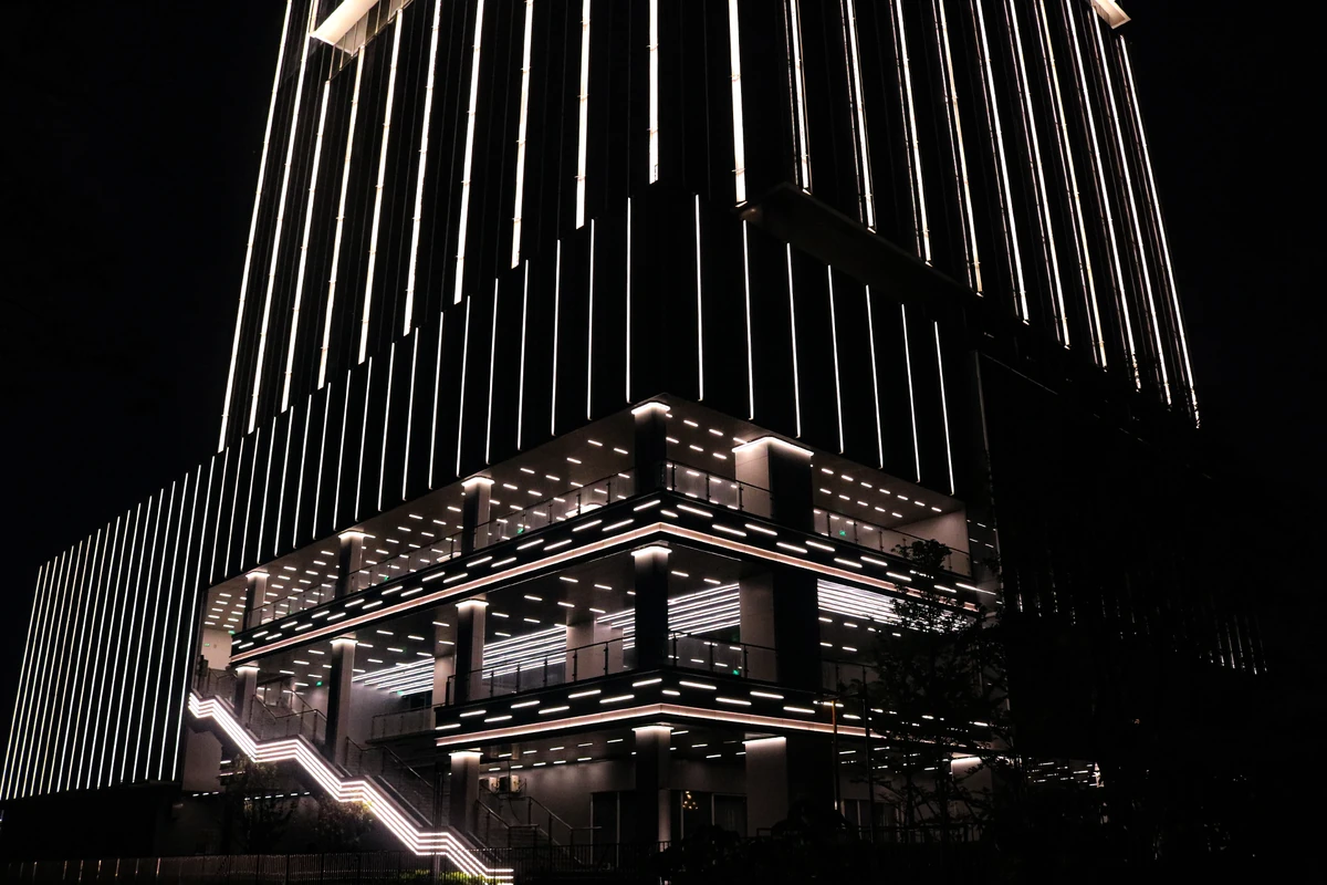 Municipal building facade lighting with LED linear lights