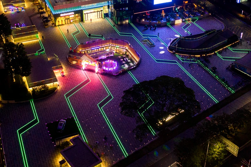 Commercial hardscape lighting with luminous paving stone